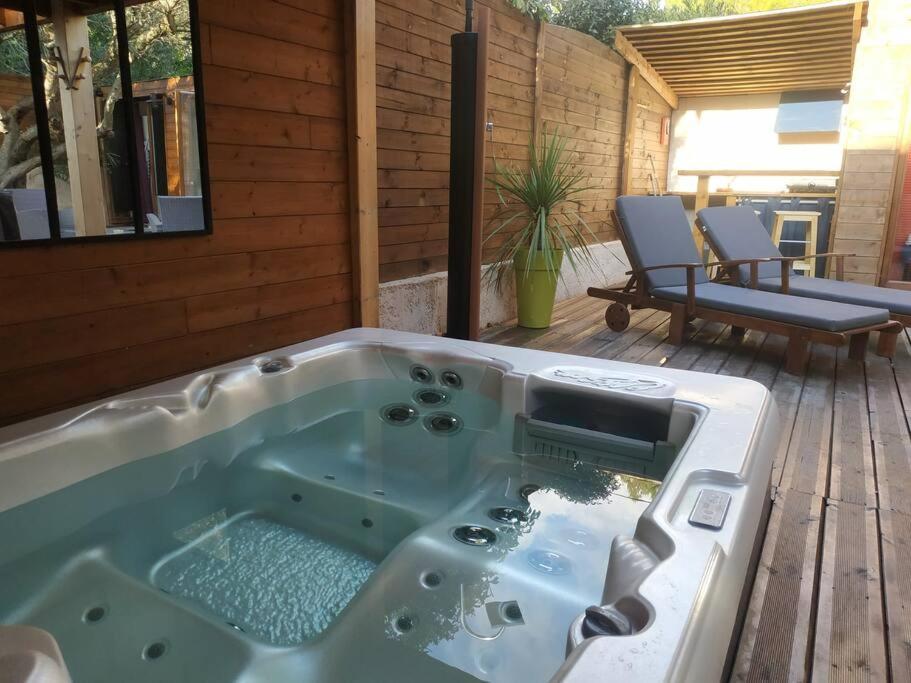 شقة Studio Jacuzzi Prive A 8 Min A Pied De La Plage لا سيوتا المظهر الخارجي الصورة