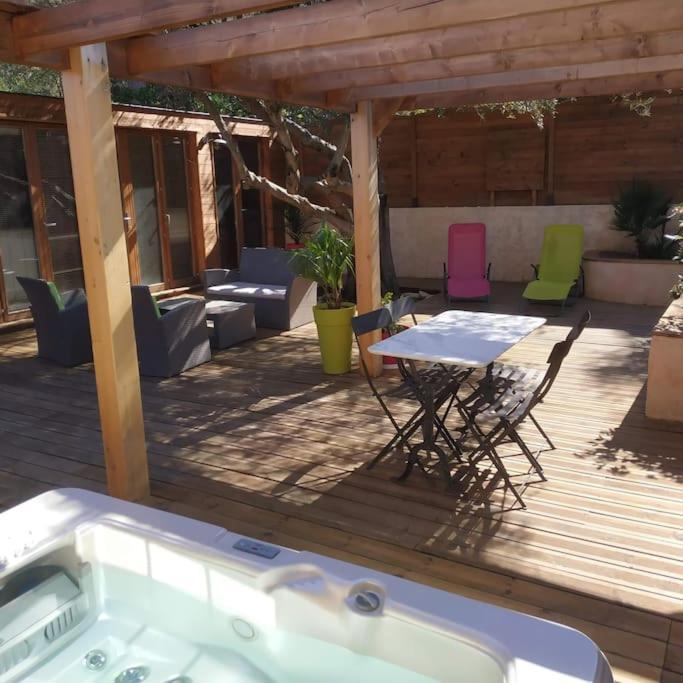 شقة Studio Jacuzzi Prive A 8 Min A Pied De La Plage لا سيوتا المظهر الخارجي الصورة