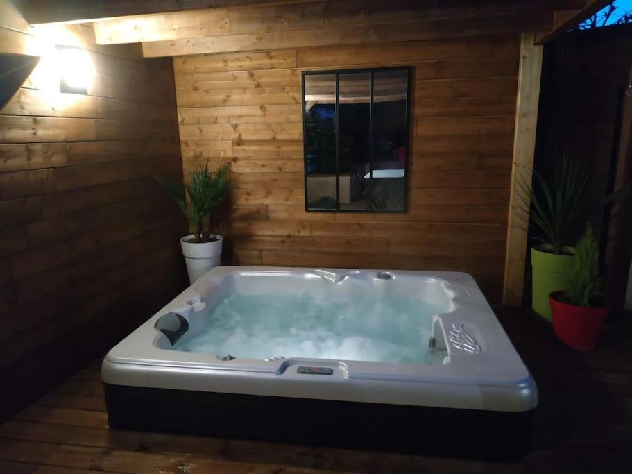 شقة Studio Jacuzzi Prive A 8 Min A Pied De La Plage لا سيوتا المظهر الخارجي الصورة