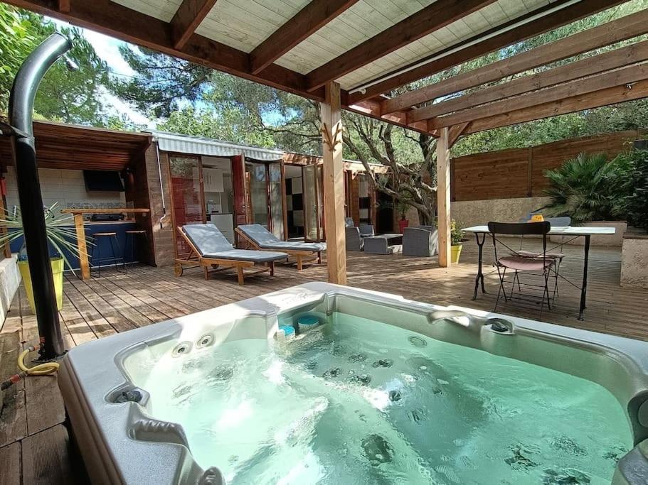 شقة Studio Jacuzzi Prive A 8 Min A Pied De La Plage لا سيوتا المظهر الخارجي الصورة